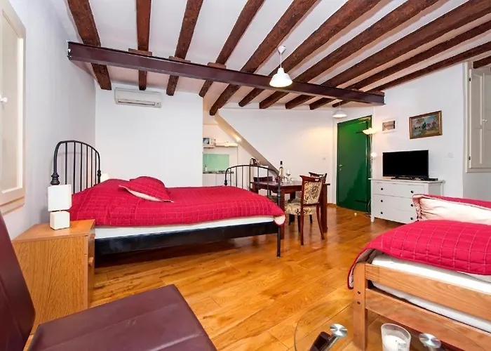 아파트 Retro Oscar I 로비니