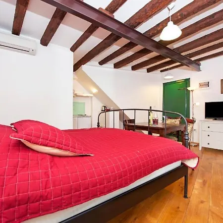 Apartment Retro Oscar I